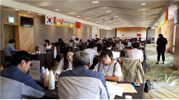인천광역시(시장 유정복)와 인천상공회의소가 인천 송도센트럴파크호텔에서 중국 바이어 초청 수출상담회를 연 모습