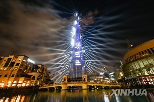 아랍에미리트 두바이의 부르즈칼리파에서 열린 신년 축제[신화=연합뉴스]
