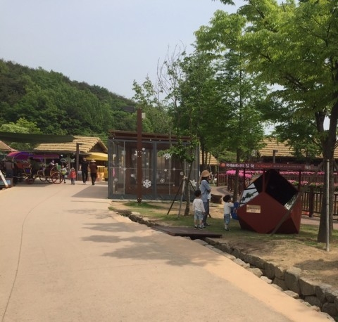 홀로그램 영상을 4면에서 볼 수 있는 IOT 홀로그램 스마트 경관등