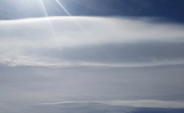 ‘UFO가 지나간 것 같다’... 층적운의 한 형태 대구 두루마리 구름에 폭발적 관심