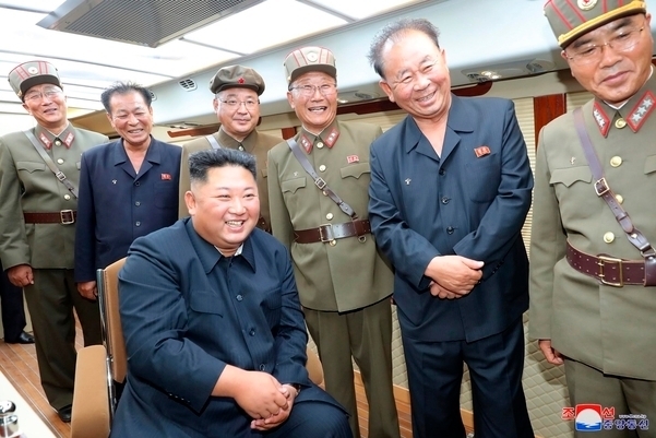 조선중앙통신은 11일 북한 김정은 국무위원장이 10일 미사일 발사를 직접 지도했다고 밝혔다. /연합뉴스