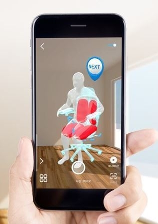 <‘마켓AR’의 AR 3D 기능을 통해 고객이
<br> 자신의 생활 공간에 상품을 직접 배치하고
<br> 체험이 가능하다.>