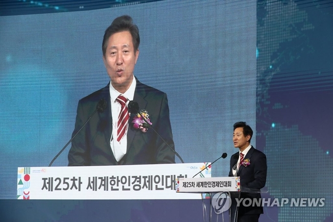 오세훈 서울시장이 12일 서울시 광진구 워커힐 호텔에서 열린 세계한인경제인대회에서 환영사를 하고 있다