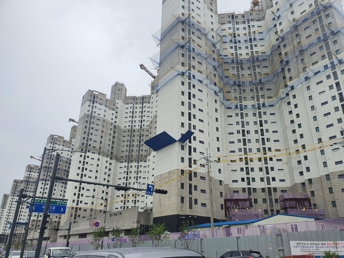 김포 장릉 근처에서 건립 중인 아파트